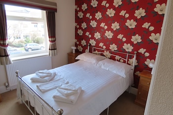 The Lysander - B&Bs with Pet Rooms in Scarborough