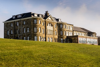 Raven Hall Country House Hotel - Hotels with Pet Friendly Rooms in Scarborough