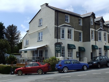 The Moelwyn Hotel & Restaurant - Guest houses with Pet Rooms in Criccieth