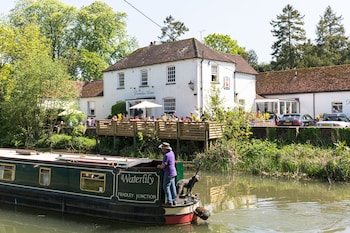 The Dundas Arms - Inns with Pet Rooms in Hungerford