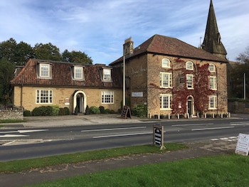 The Downe Arms Hotel - Hotels with Pet Rooms in Scarborough