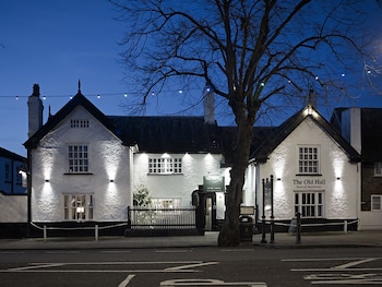 The Old Hall Hotel And Restaurant - Hotels with Pet Friendly Rooms in Frodsham