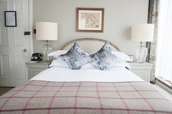 The Hind's Head - Inns with Pet Rooms in Reading