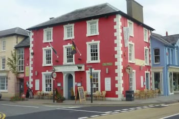 The Castle Hotel - Inns with Pet Rooms in Aberaeron