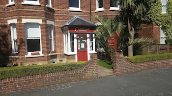 Colebrook Guest House - Guest houses with Pet Rooms in Farnborough