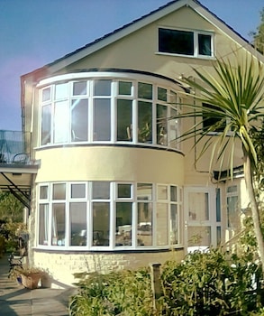 Gallen Treath Guest House - B&Bs with Pet Friendly Rooms in Helston