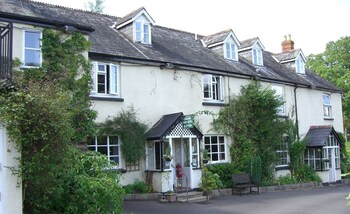 Lodgehill Hotel - Hotels with Pet Rooms in Tiverton