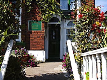 Greenbank Guest House - B&Bs with Pet Rooms in Barrow-in-Furness