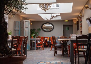 The Kings Arms Coaching Inn - Hotels with Pet Rooms in Malmesbury