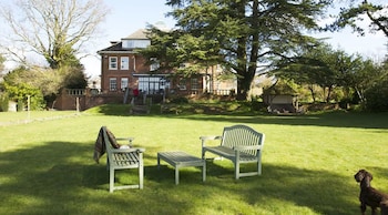 The Manor At Sway - Hotels with Pet Rooms in Lymington