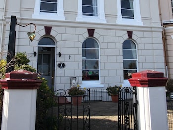 Lynton House - Guest houses with Pet Rooms in Teignmouth