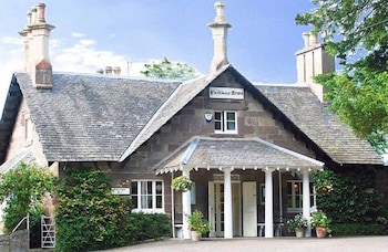 Meikleour Arms Hotel And Restaurant - Inns with Pet Friendly Rooms in Perth