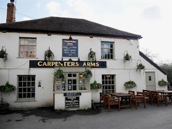 The Carpenters Arms - Inns with Pet Rooms in Newbury