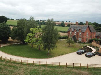 Newcourt Barton -  with Pet Rooms in Cullompton