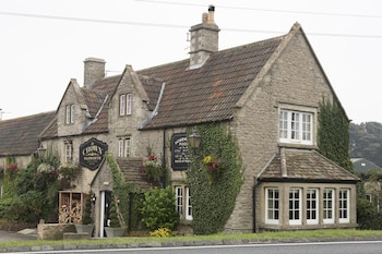 The Crown Inn - Inns with Pet Rooms in Chippenham