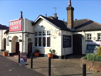 Holroyd Arms - Inns with Pet Rooms in Guildford