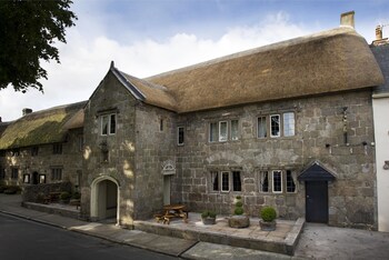 Three Crowns - Inns with Pet Rooms in Newton Abbot