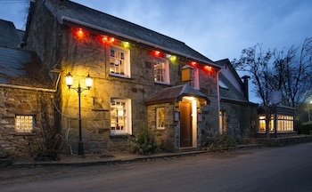 Trewern Arms Hotel - Inns with Pet Rooms in Newport