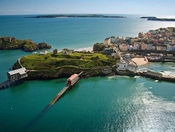 The Esplanade - B&Bs with Pet Friendly Rooms in Tenby