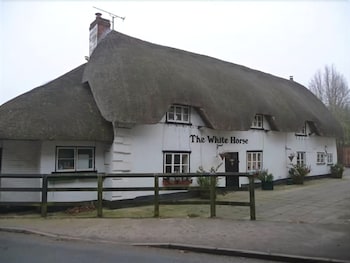 The White Horse - Inns with Pet Friendly Rooms in Andover