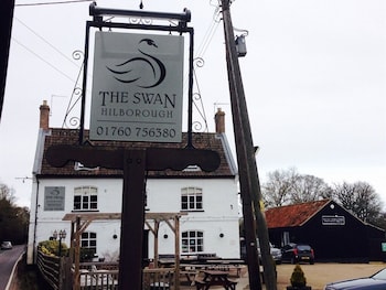 Hilborough Swan Inn - Inns with Pet Rooms in Thetford