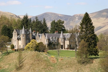 Dalmunzie Castle Hotel - Hotels with Pet Rooms in Blairgowrie