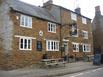 The Bartholomew Arms - B&Bs with Pet Friendly Rooms in Towcester