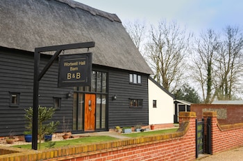 Wortwell Hall Barn - B&Bs with Pet Rooms in Harleston