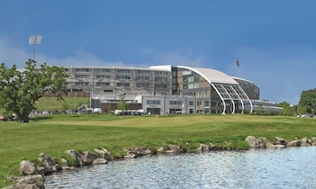 Hilton At The Ageas Bowl Southampton - Hotels with Pet Rooms in Southampton