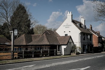 The Cromwell Arms - Inns with Pet Rooms in Romsey