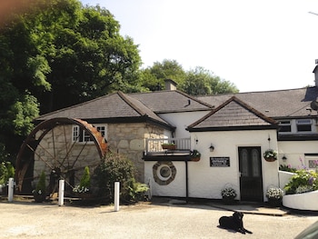 The Waterwheel Inn - Inns with Pet Friendly Rooms in St Austell