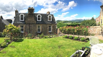 Leven House - Guest houses with Pet Rooms in Crieff