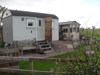 The Shepherds Hut - Cabins & lodges with Pet Rooms in Berwick-upon-Tweed