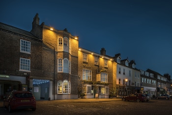 The Golden Fleece Hotel - Hotels with Pet Rooms in Thirsk