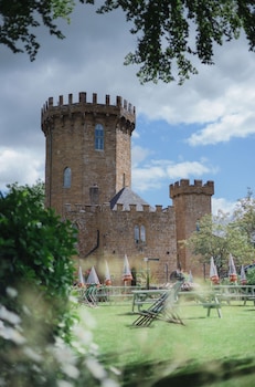 Castle At Edgehill - Inns with Pet Rooms in Banbury