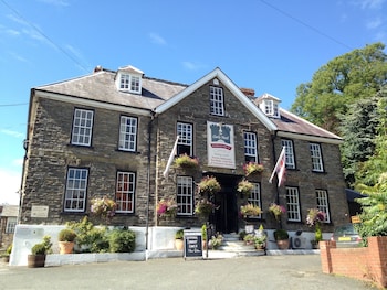 The Castle Hotel - Inns with Pet Friendly Rooms in Bishops Castle