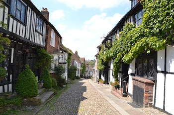 The Mermaid Inn - Hotels with Pet Rooms in Rye