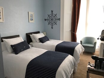 Highlea House - Guest houses with Pet Friendly Rooms in Weston-super-Mare