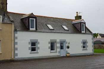 Seashore Cottage - B&Bs with Pet Friendly Rooms in Buckie