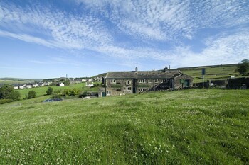 The Hare And Hounds Country Inn - Inns with Pet Rooms in Hebden Bridge