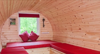 Bcc Lochness Glamping - Caravan parks with Pet Rooms in Inverness