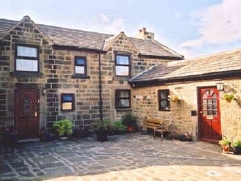 Chevin End Guest House - B&Bs with Pet Rooms in Ilkley