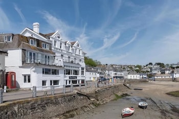 The Ship And Castle - Hotels with Pet Rooms in Truro