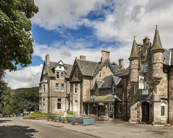 The Invercauld Arms Hotel - Hotels with Pet Friendly Rooms in Ballater