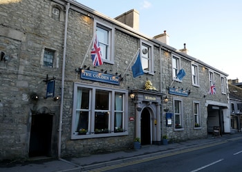 The Golden Lion - Inns with Pet Rooms in Settle