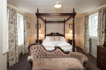 The George Inn - Inns with Pet Rooms in Warminster