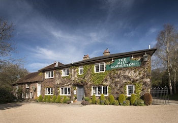 The Old Mill - Inns with Pet Rooms in Lymington