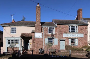 The Lamb Inn - Inns with Pet Rooms in Crediton