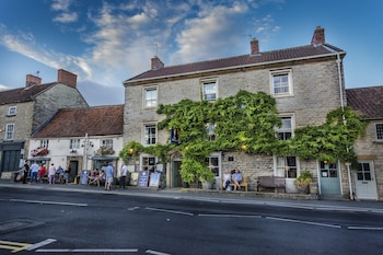 The Feathers Hotel - Inns with Pet Rooms in York