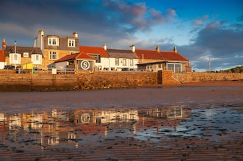 The Ship Inn - Inns with Pet Rooms in Leven